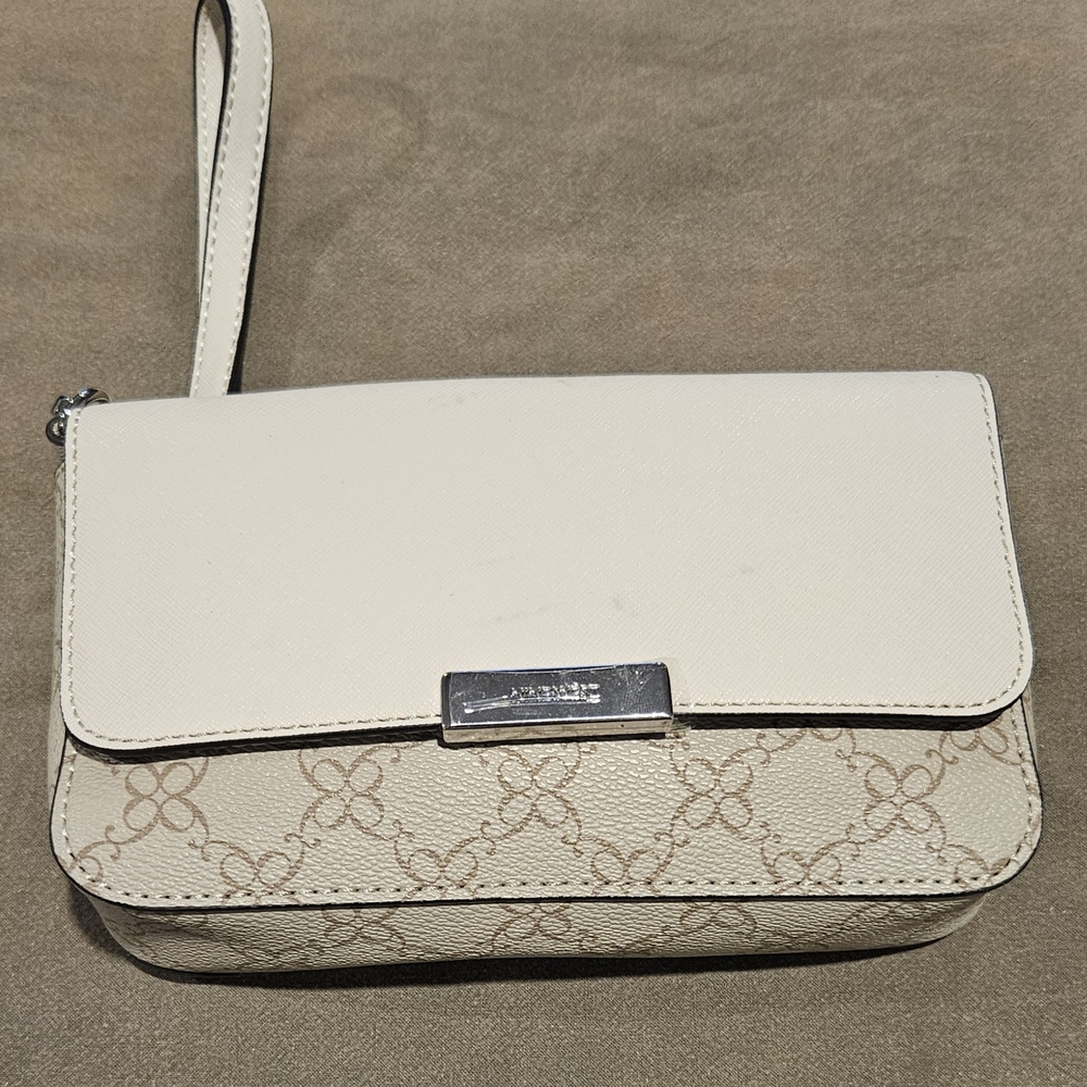 Nine West Cream and Tan Wristlet